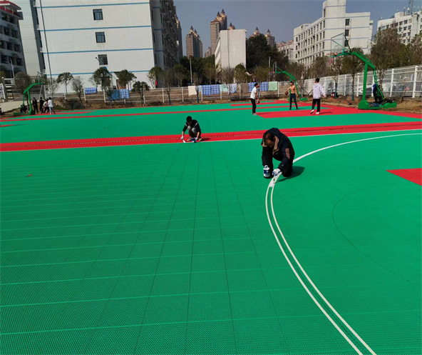 醫(yī)衛(wèi)職院懸浮拼格藍(lán)球場(chǎng) 醫(yī)衛(wèi)職院懸浮拼格藍(lán)球場(chǎng)